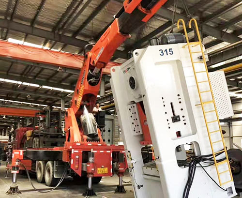 永城附近随车吊出租，轻松解决运输难题